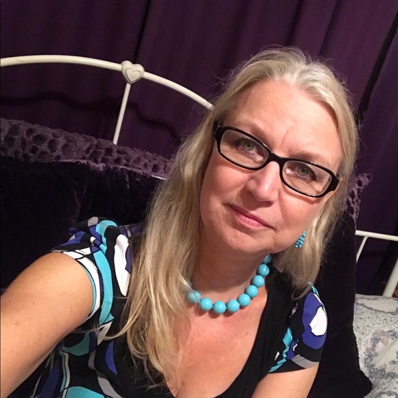 💜 Meet your Posher - Janet 💜 - Picture 1 of 4